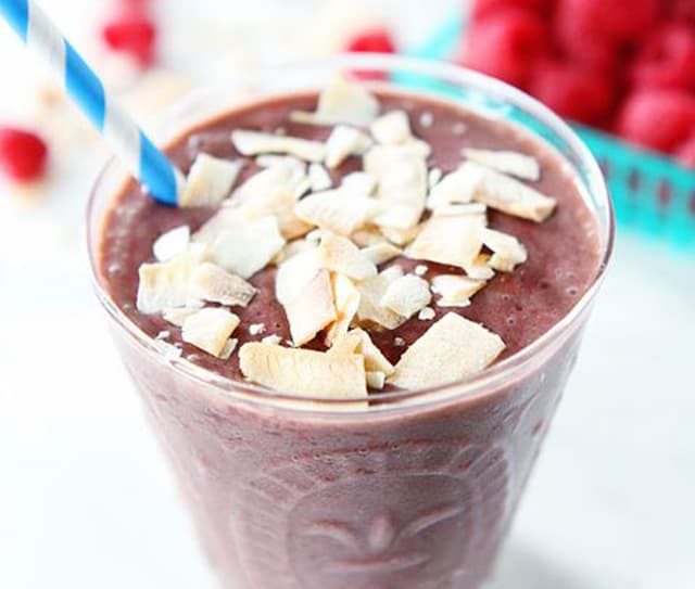 Raspberry almondmilk coconutmilk smoothie