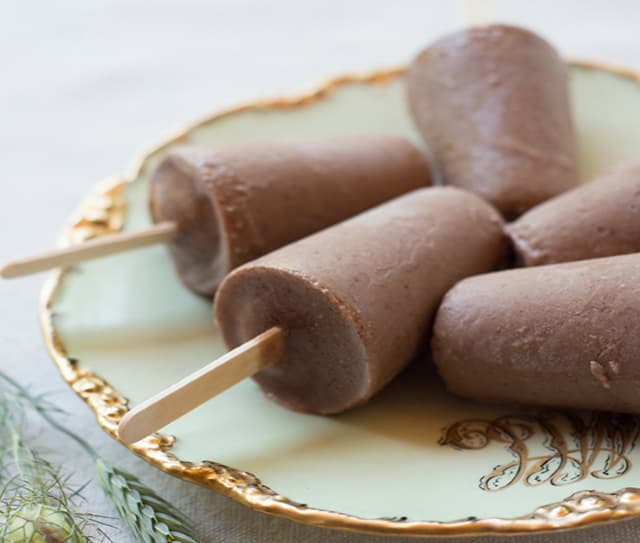 Banana fudgesicle with almond milk